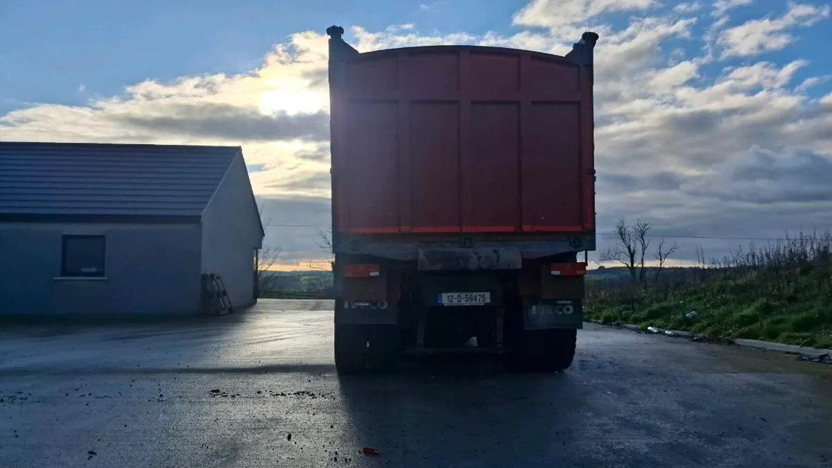 Iveco trakker 10x4 tipper (5 axle) - Image 4