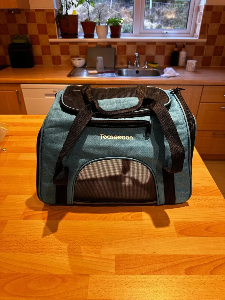 Pet carrier - Image 1