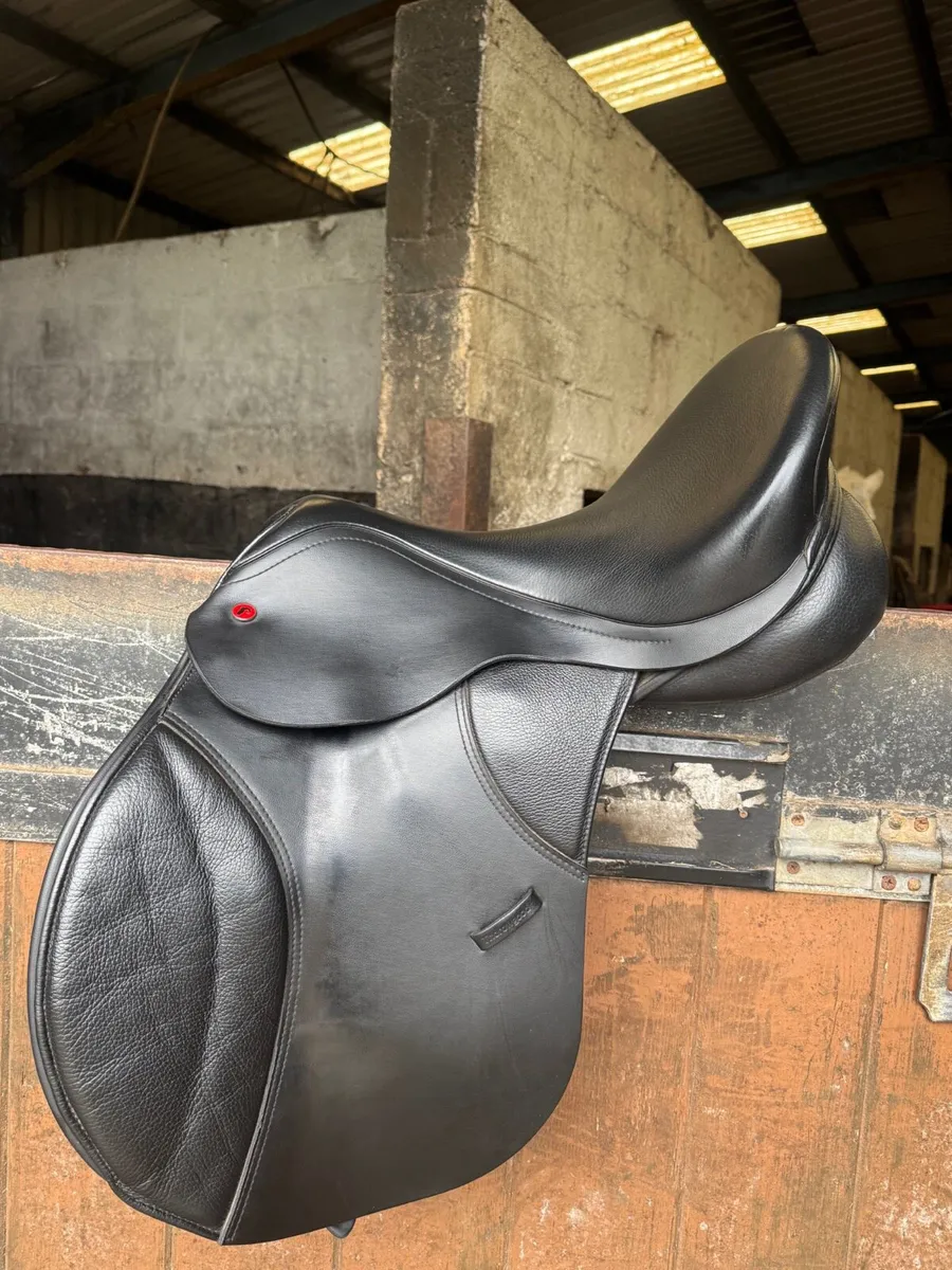 17.5” Thorowgood T8 GP Saddle - Image 1