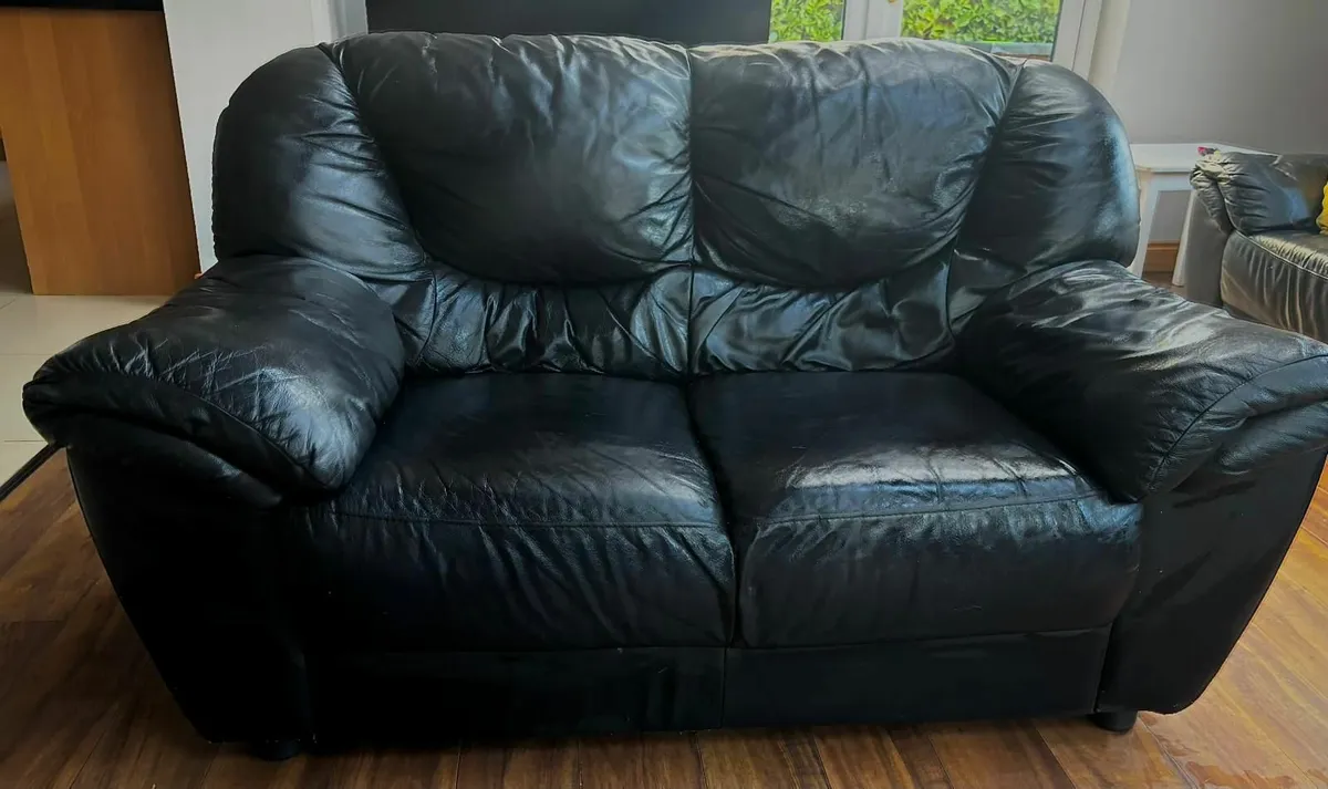 2-seat black  leather sofa - excellent condition