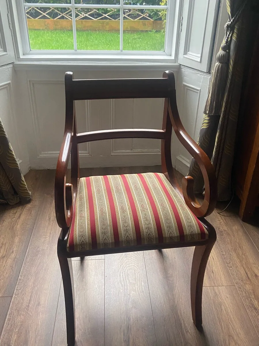 Dining Table and 8 chairs - Image 4