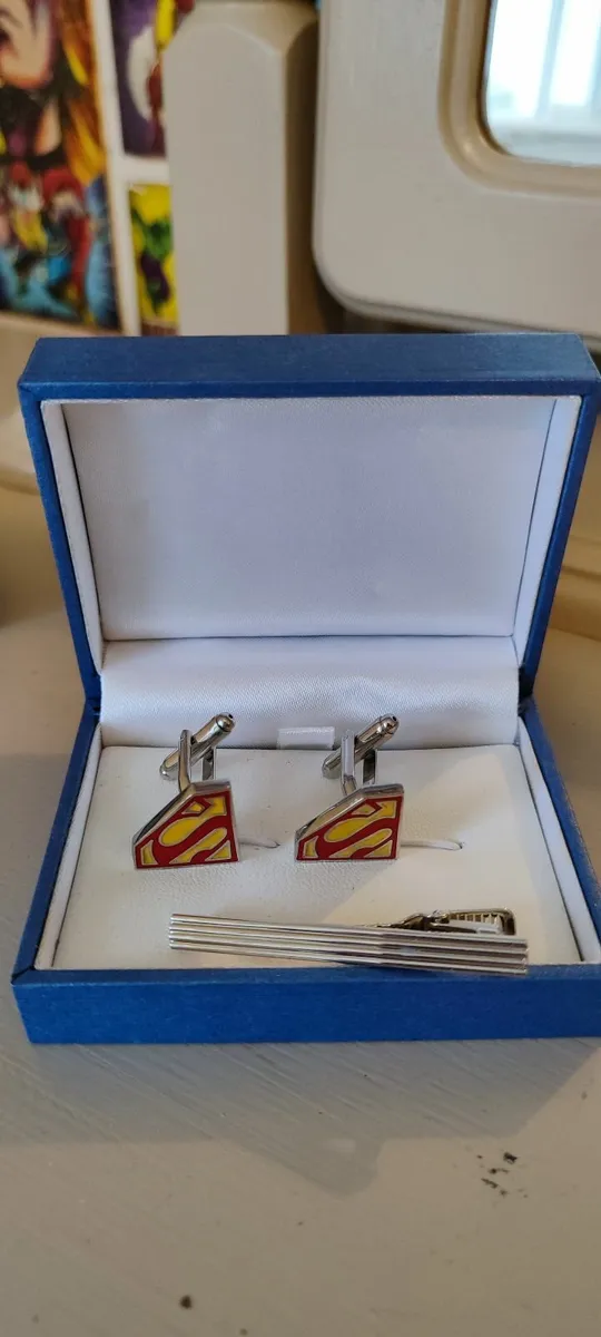 Cuff links 2 sets and a tie holder - Image 2