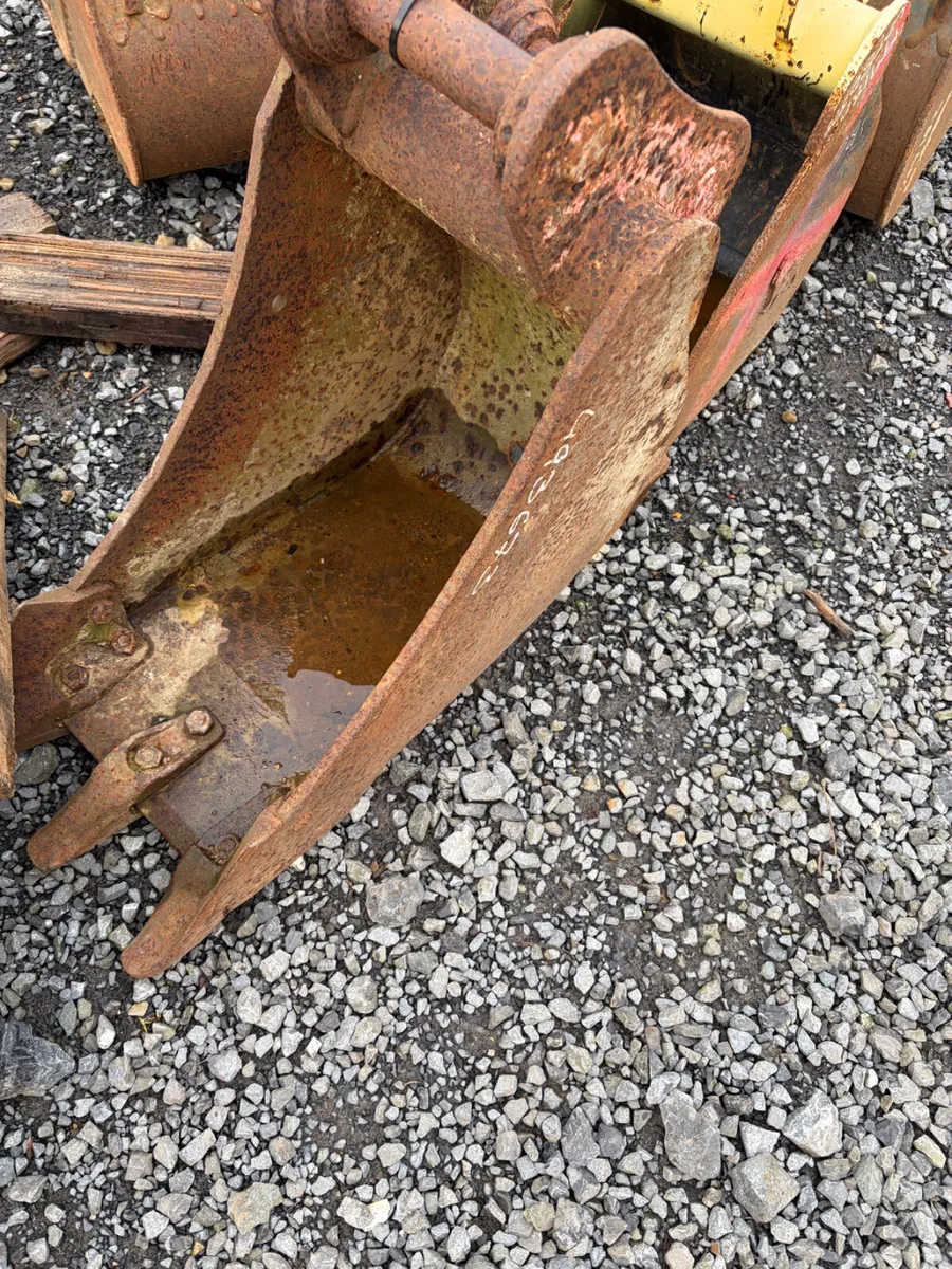 1ft digging bucket with teeth 40mm pins - Image 2