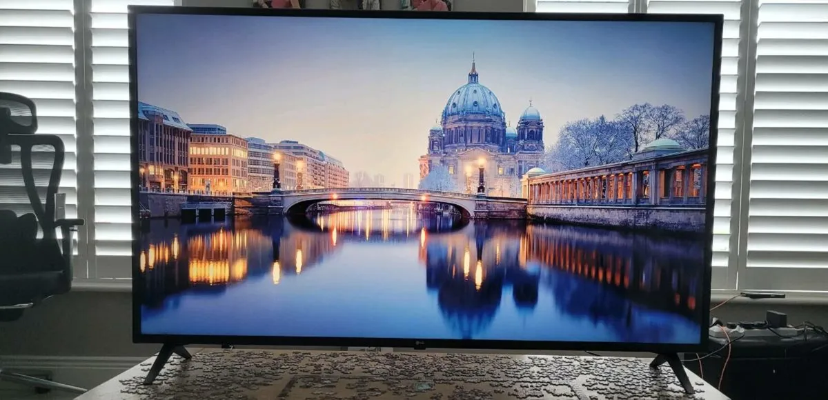 LG 60" ultra HD 4K TV - Image 2