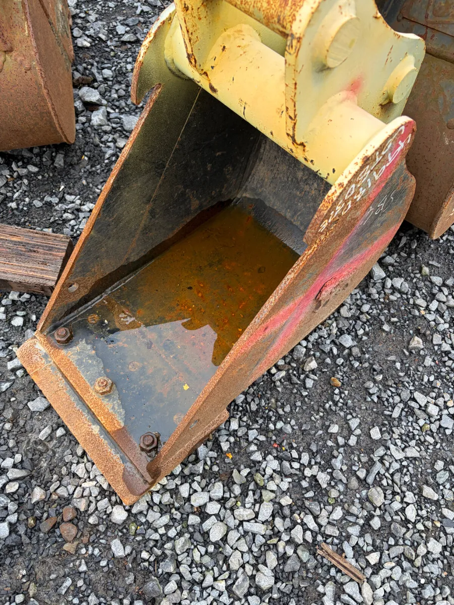 1ft gummy bucket 40mm pin for sale - Image 1