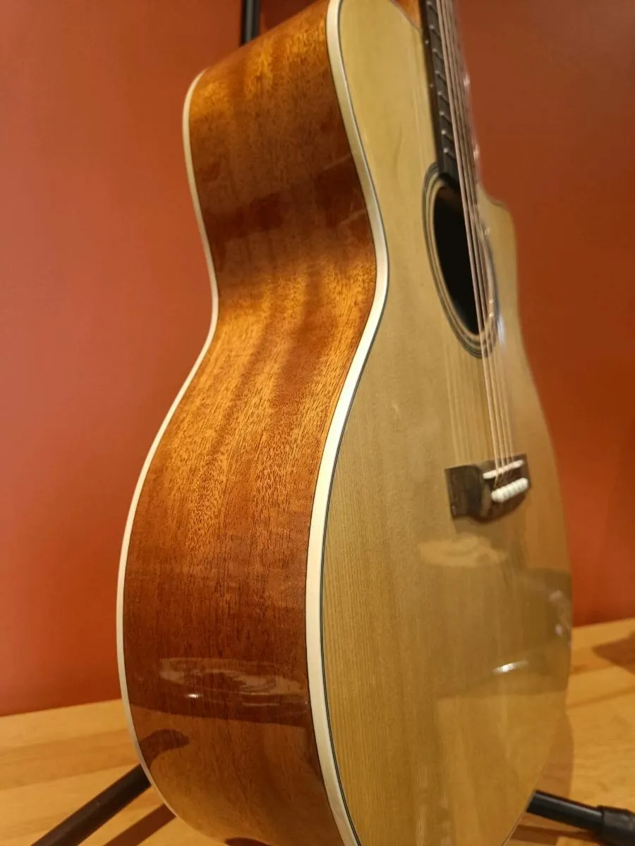 Acoustic Guitar + 2 Home Lessons + Accessories - Image 2