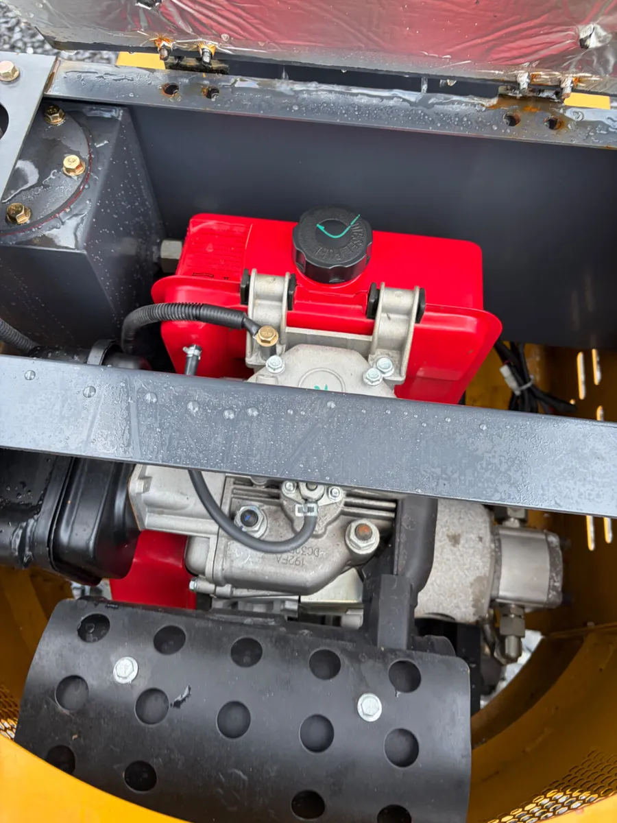 Unused 1.3t digger for sale - Image 3