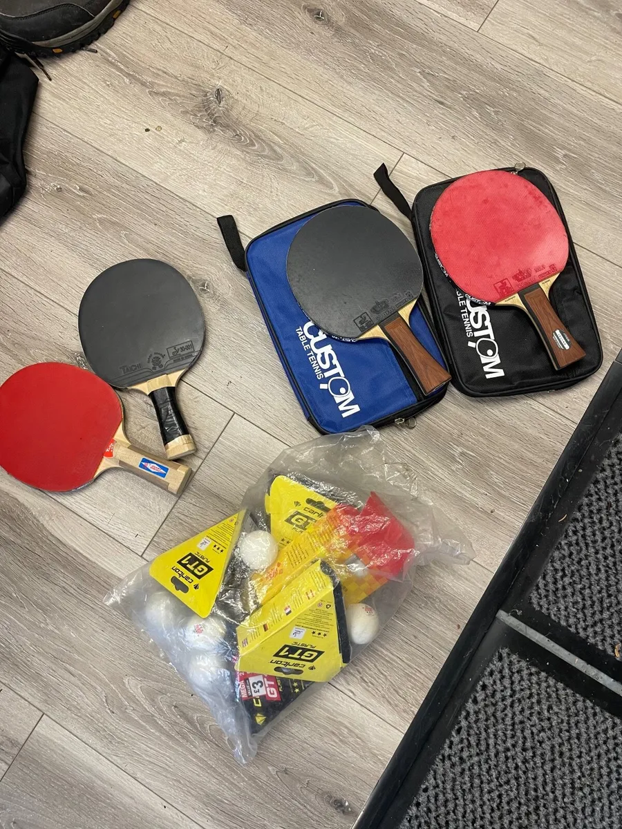 Table tennis table and bats - Image 3