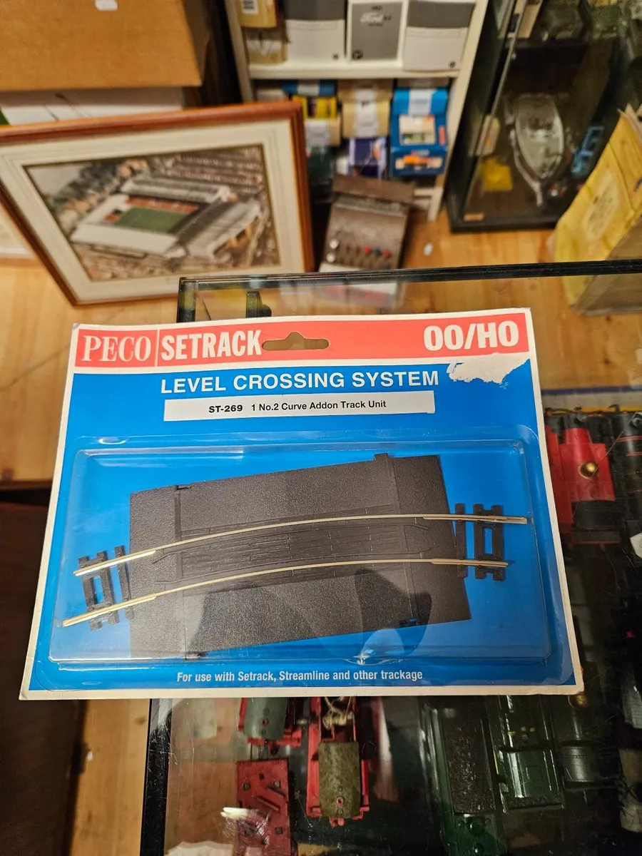 Hornby Peco OO Gauge Level Crossing