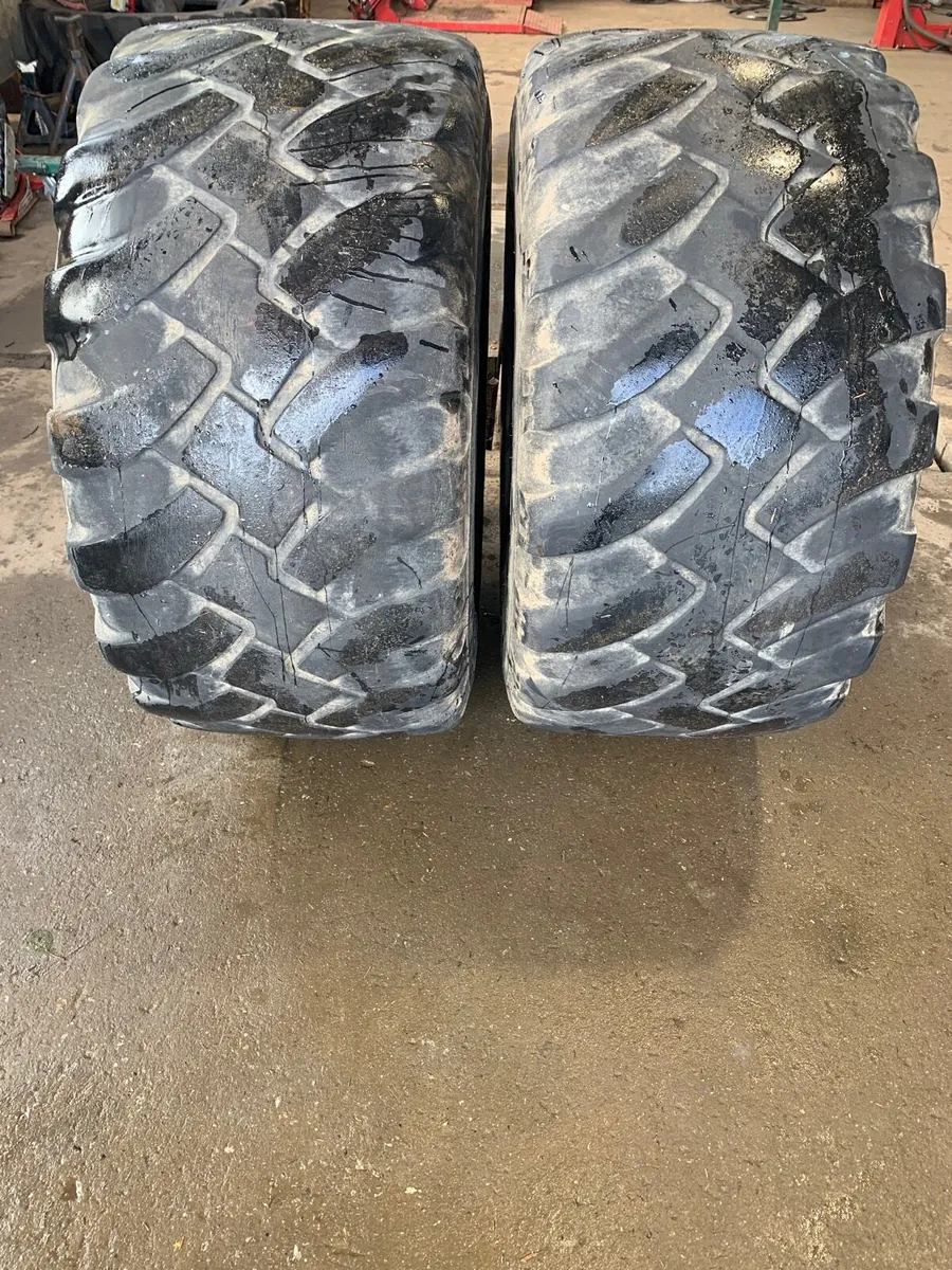 560/60R22.5 Tanker Tyre & Rim - Image 1