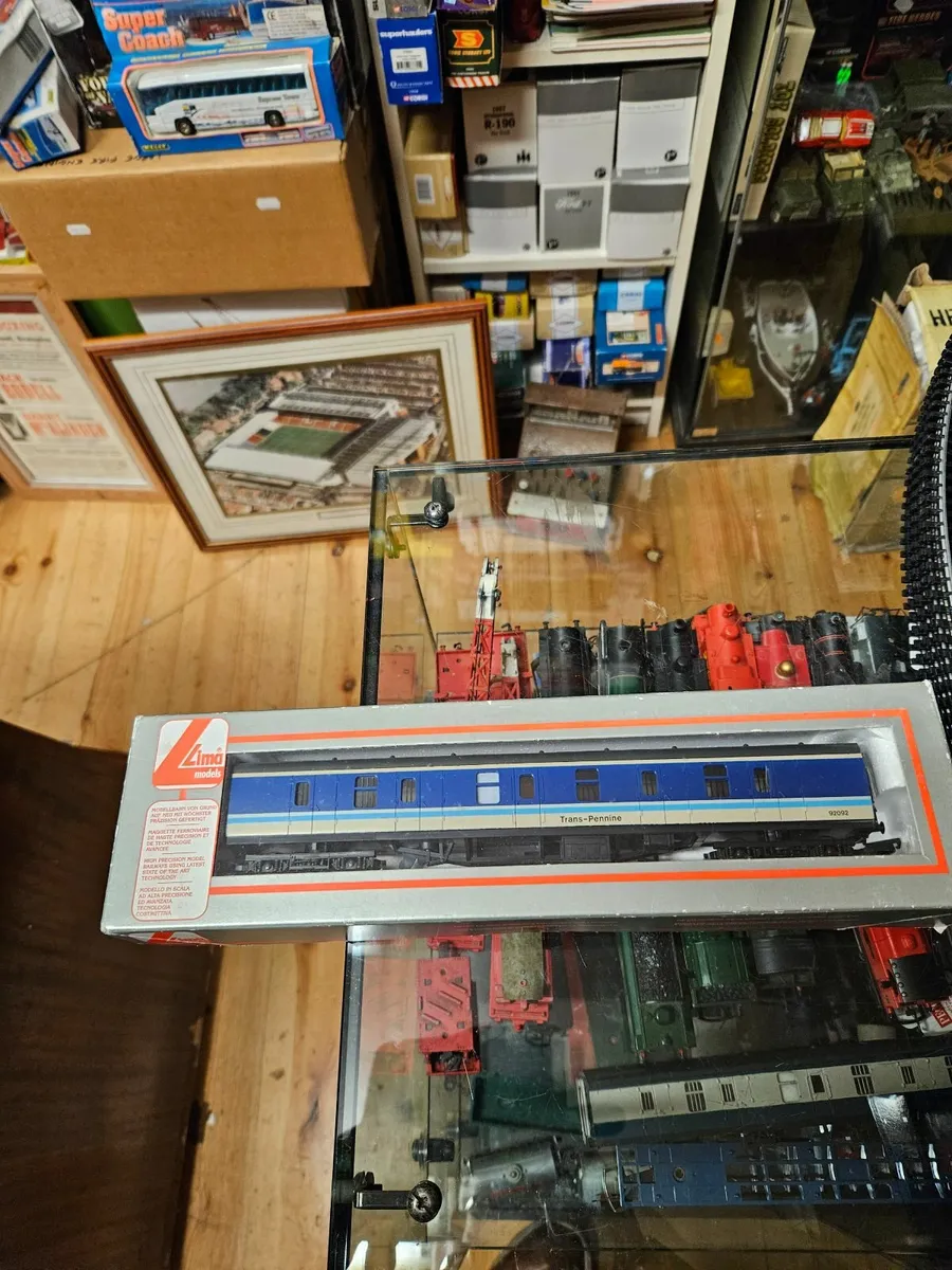 Hornby Lima OO Gauge Carraige