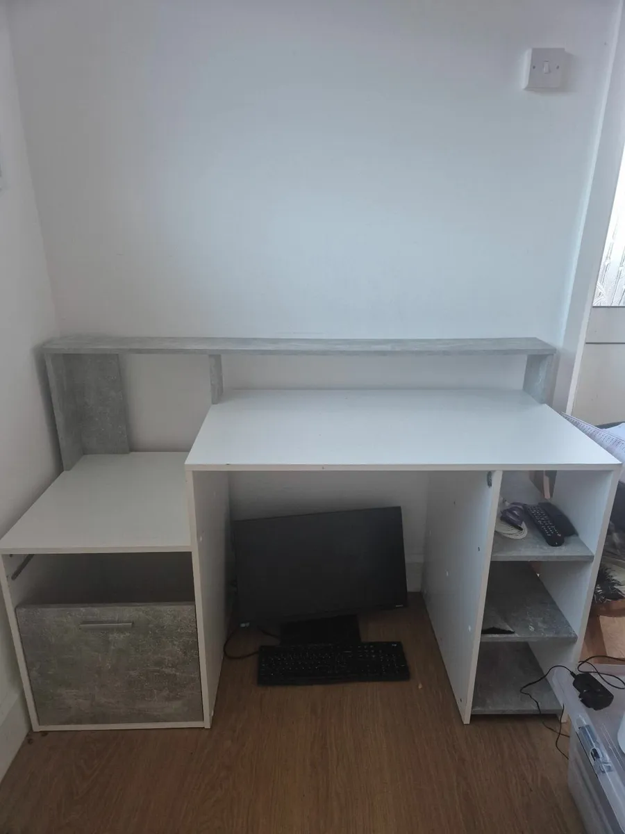 Free desk