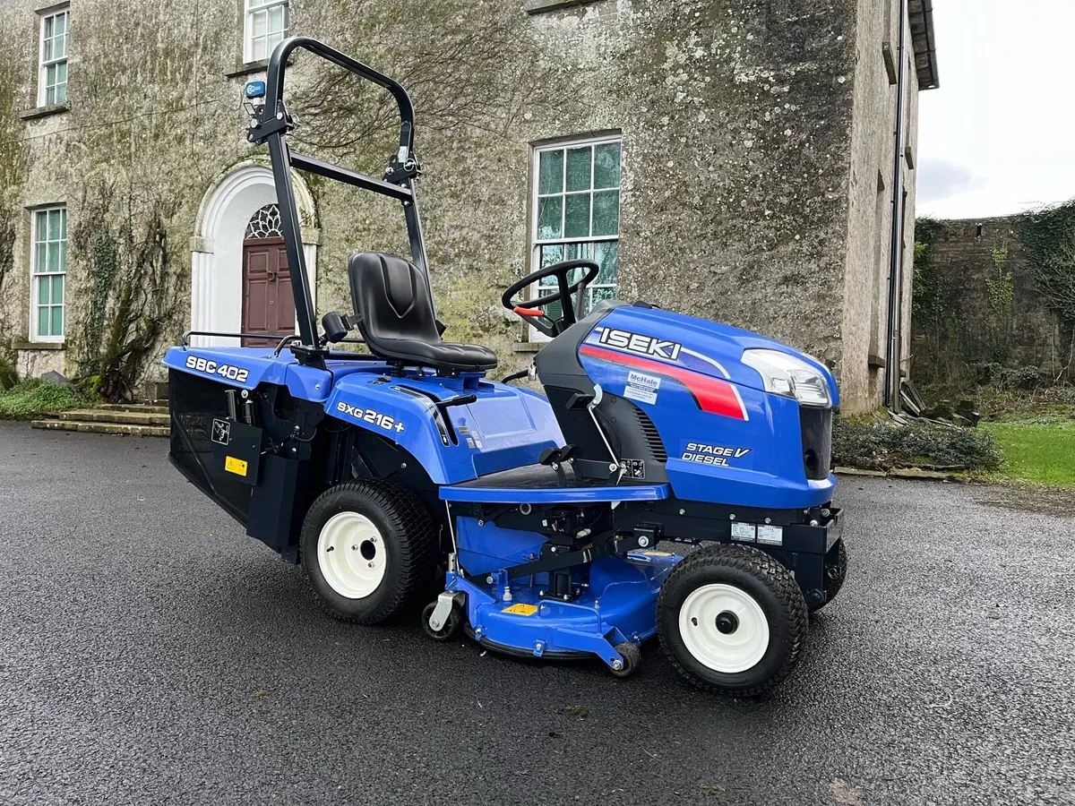 Ride on lawn mower - Image 1