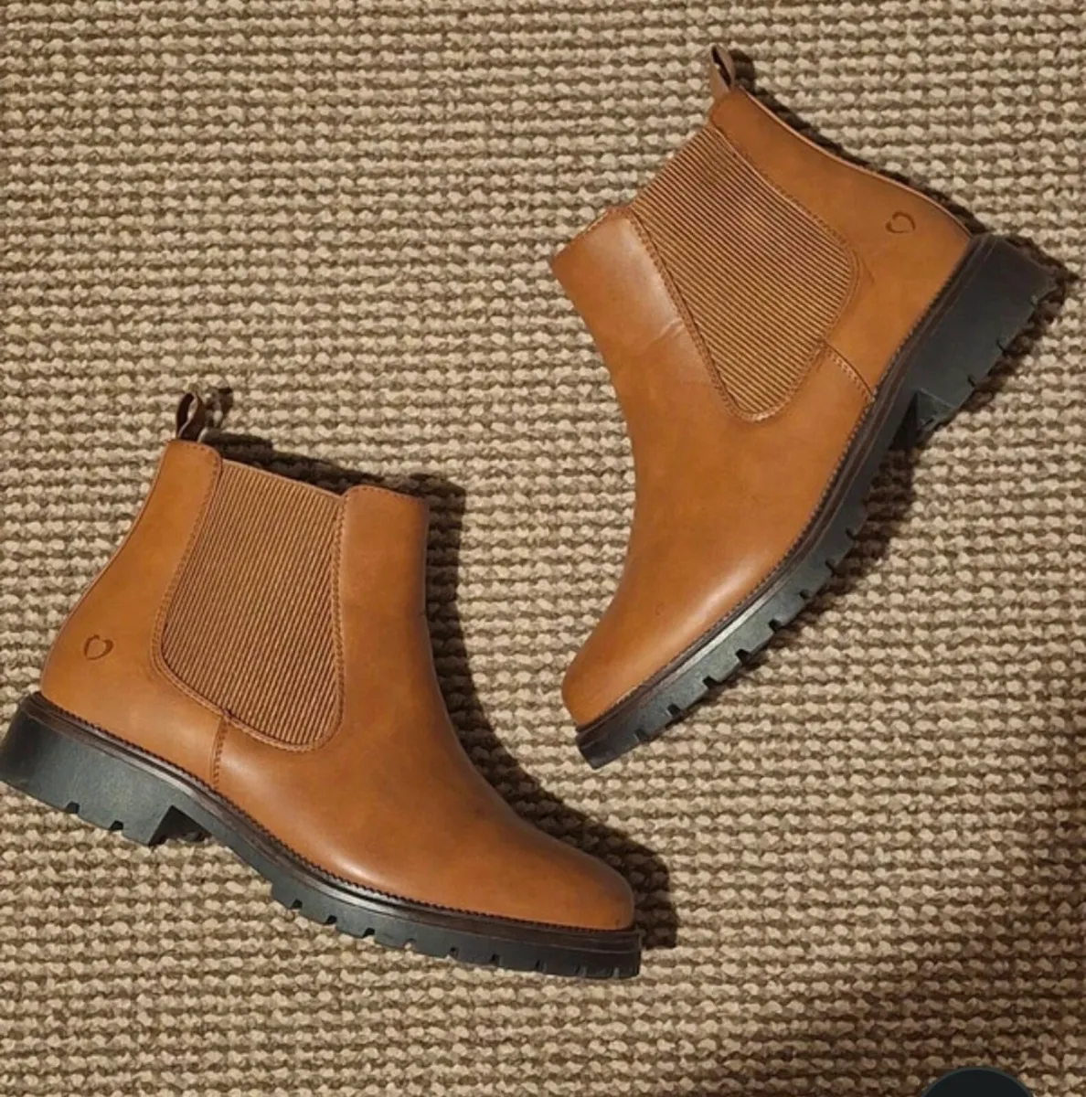 Heavenly feet tan chelsea boots - Image 1