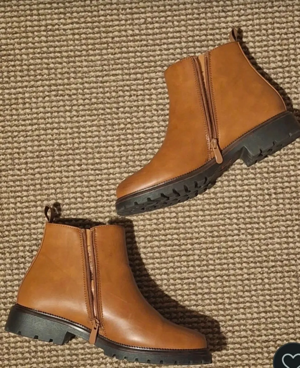 Heavenly feet tan chelsea boots - Image 2