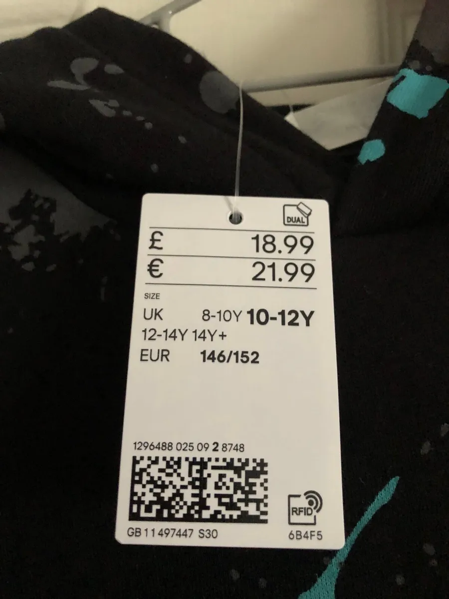 Boys BNWT hoodie size 10/12 €15 - Image 4