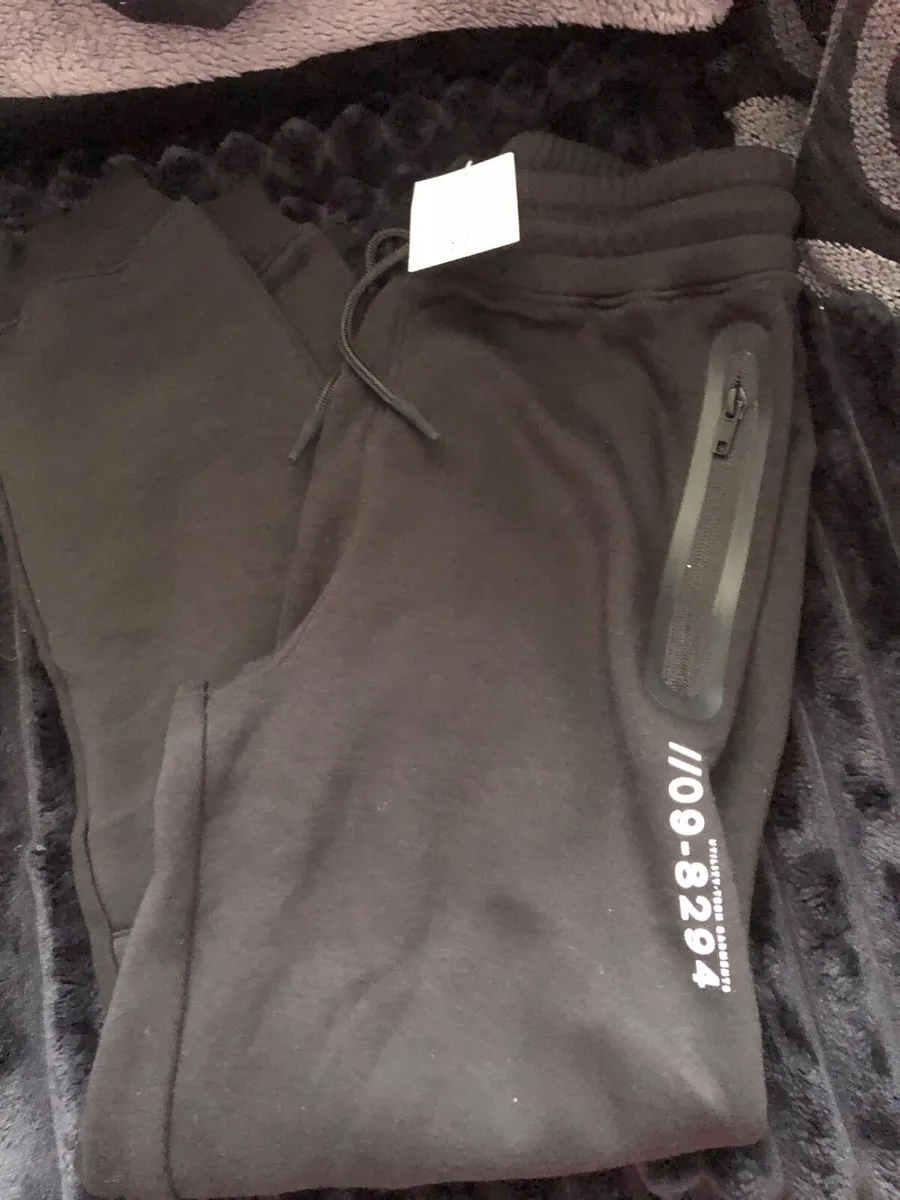 Boys BNWT bottoms age 11/12 €12 - Image 1