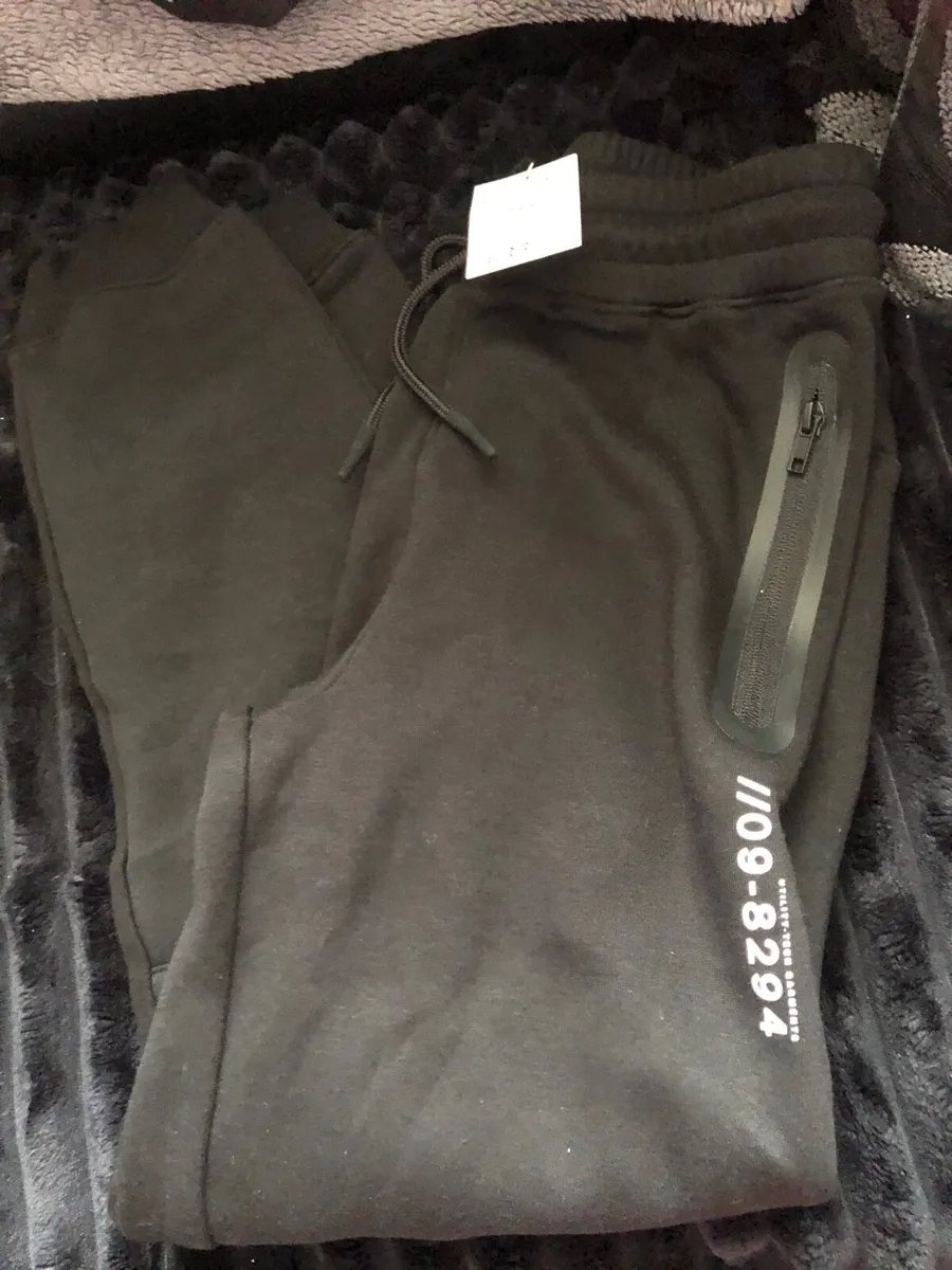 Boys BNWT bottoms age 11/12 €12 - Image 2