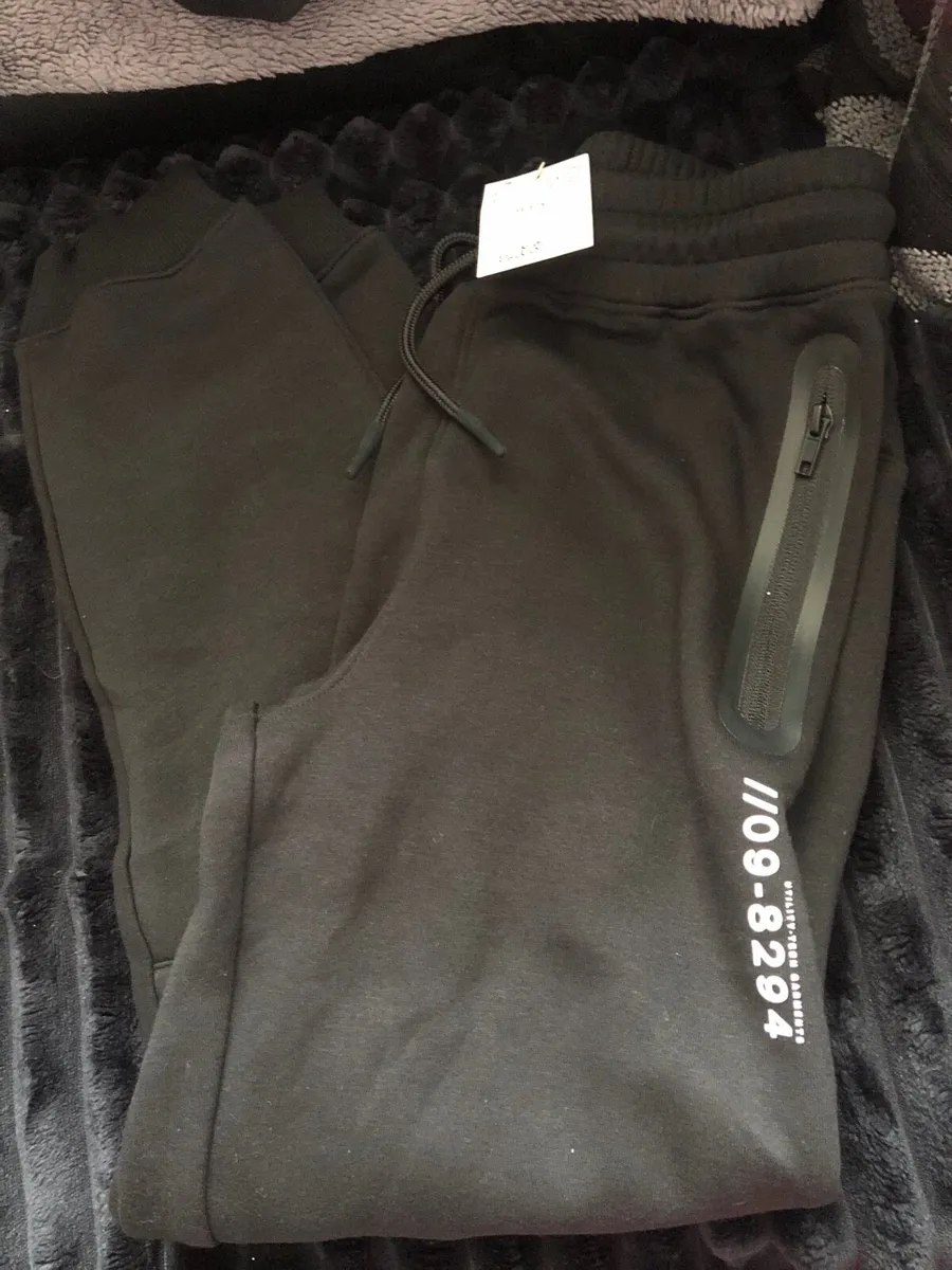 Boys BNWT bottoms age 11/12 €12 - Image 4