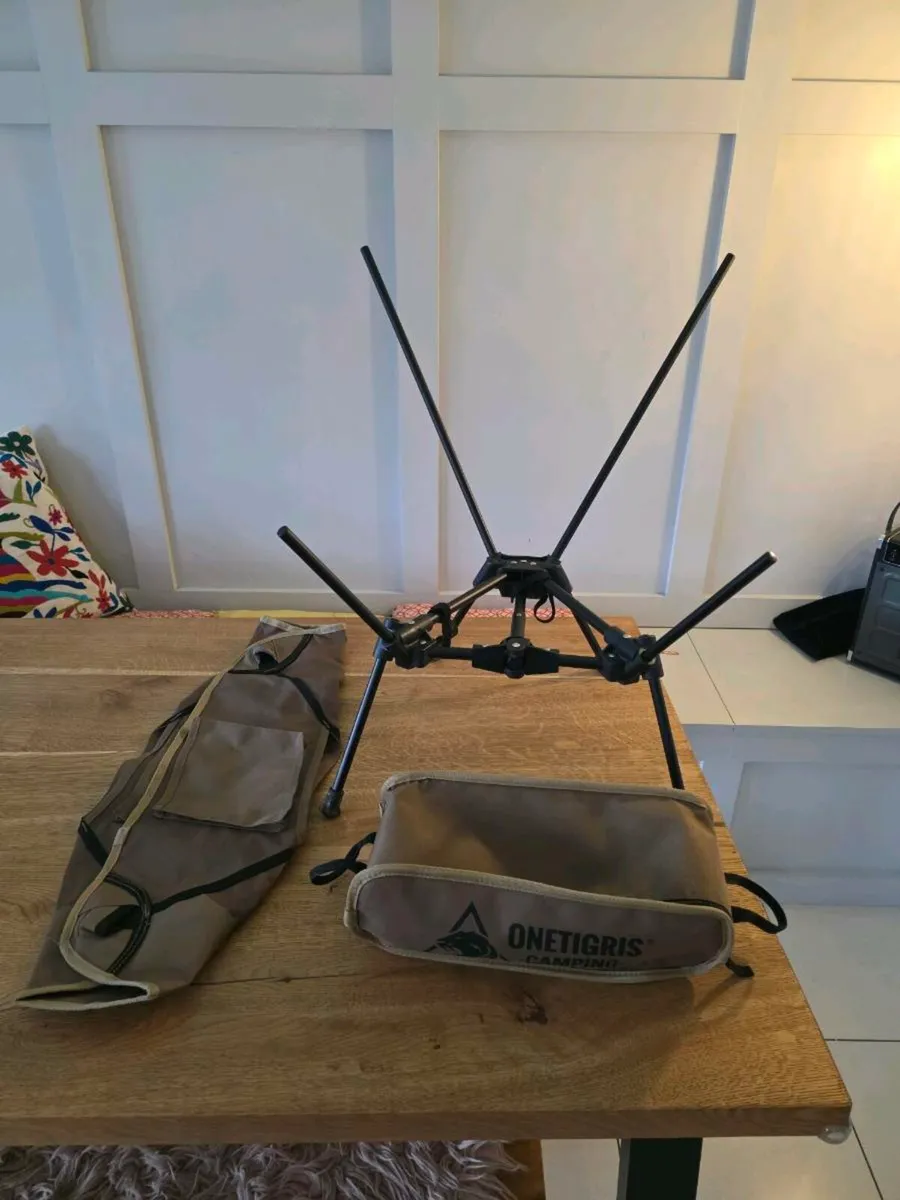 One Tigris folding chair - Image 3