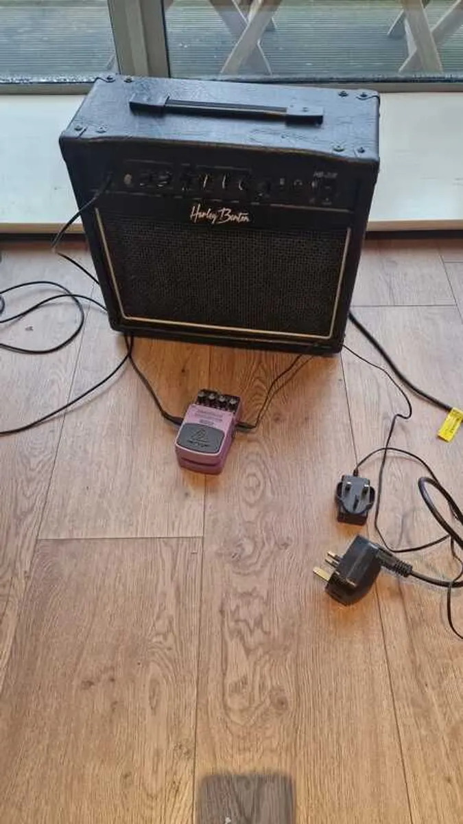 Electric Guitar bundle with Amp, Distortion pedal, case and more - Image 3