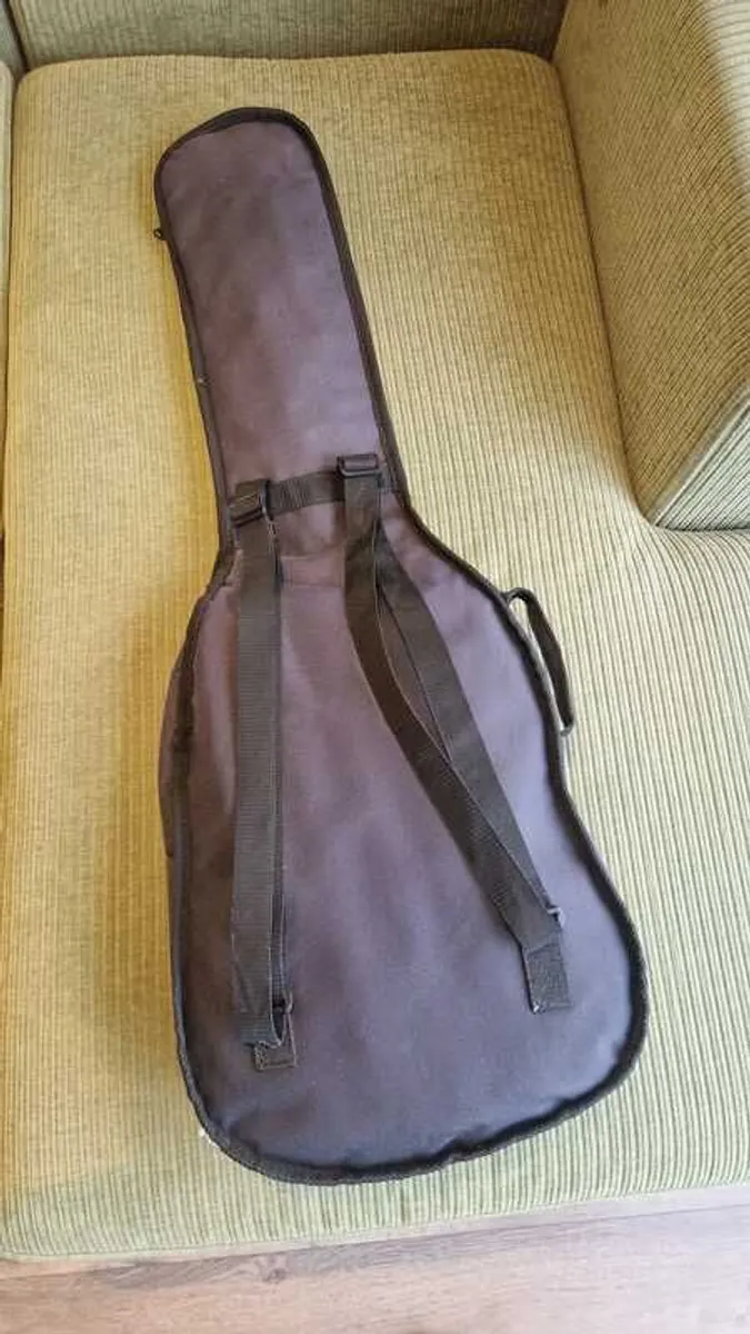 Electric Guitar bundle with Amp, Distortion pedal, case and more - Image 4