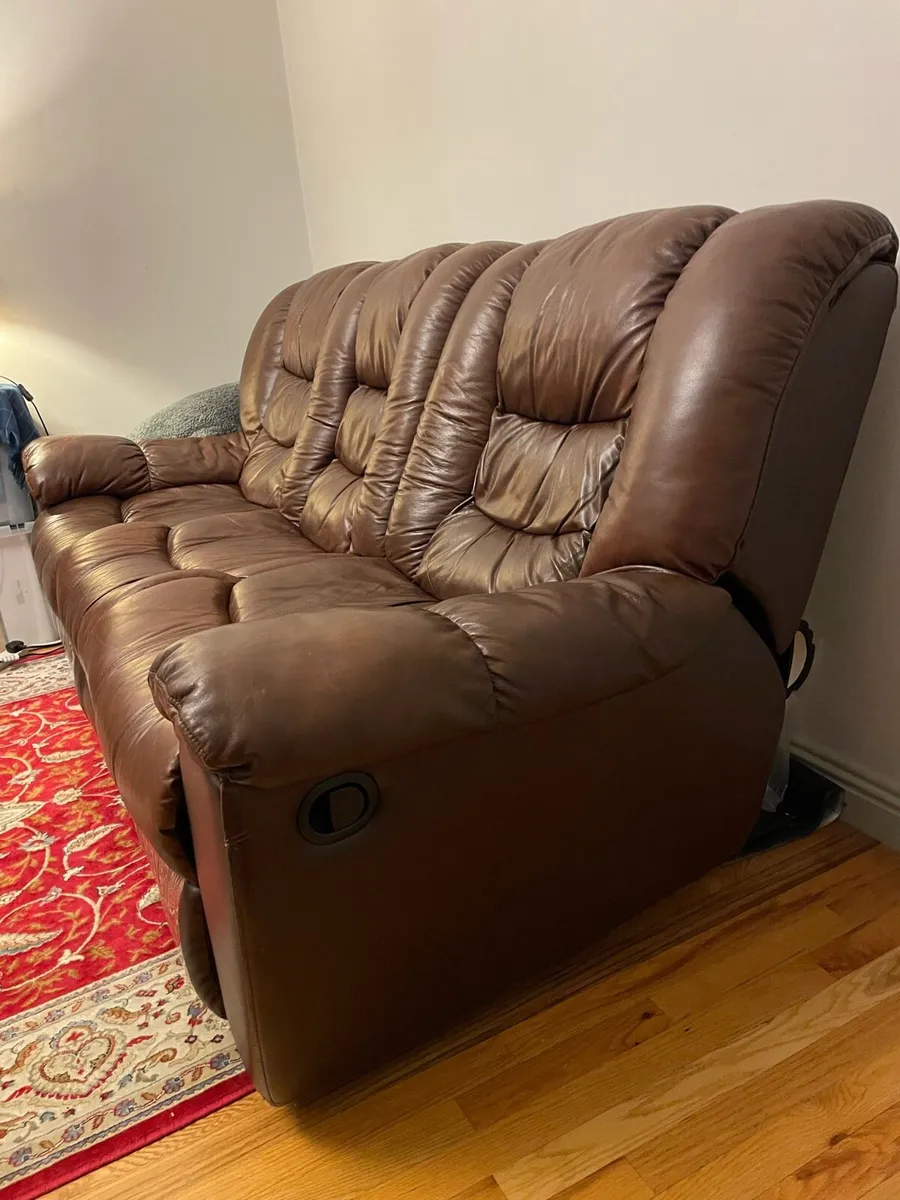 3 seater leather recliner - Image 2