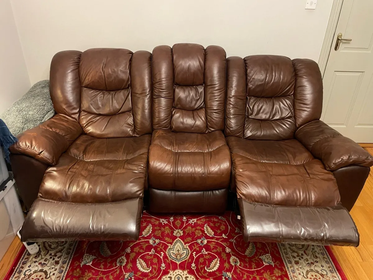 3 seater leather recliner - Image 3