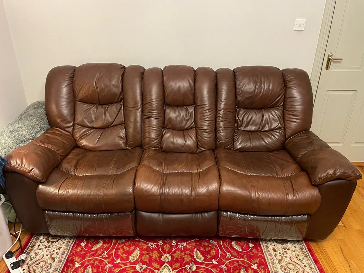 3 seater leather recliner - Image 1
