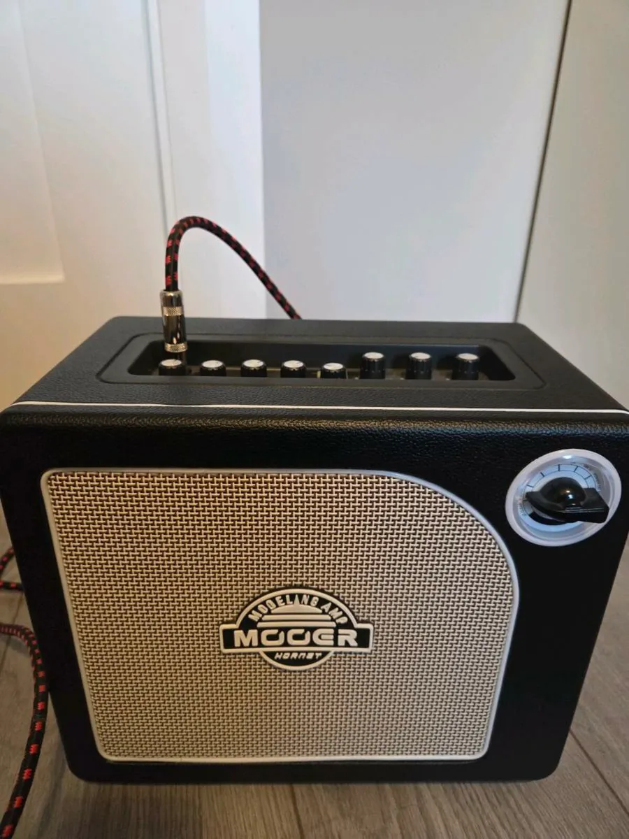 Harley Benton Telecaster and modelling amp - Image 4