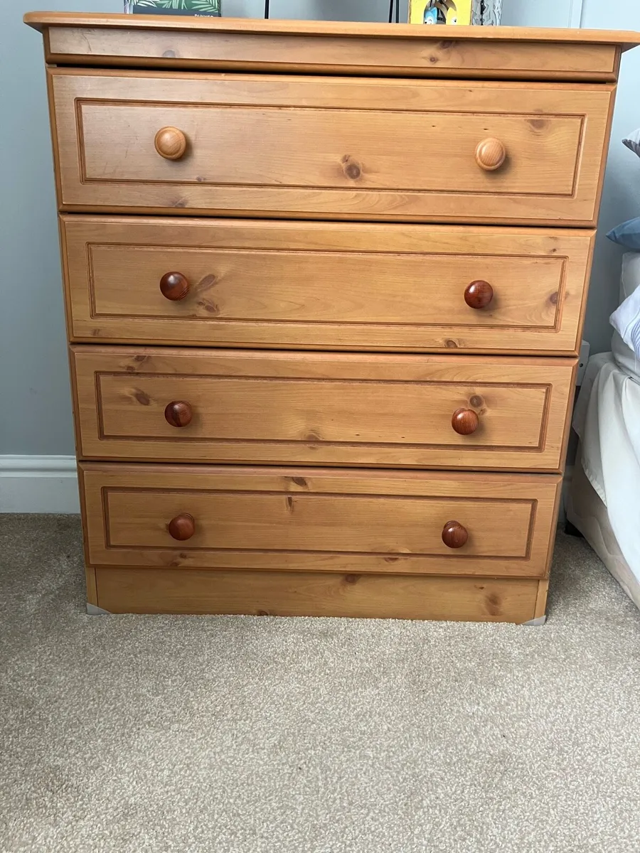 Chest of drawers
