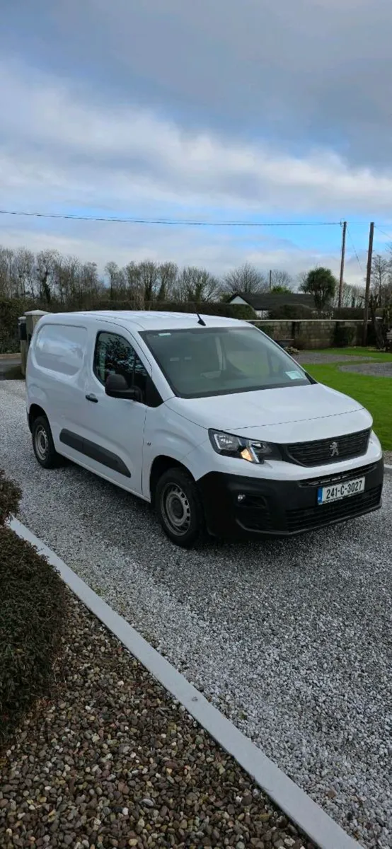 Peugeot Van Mint Still in dealer warranty - Image 1
