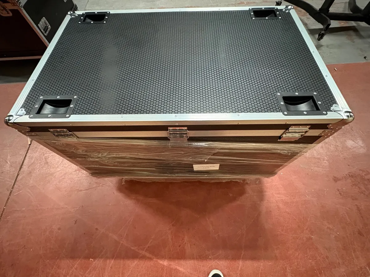 LARGE MULTI PURPOSE HIGH QUALITY FLIGHT CASE - Image 1