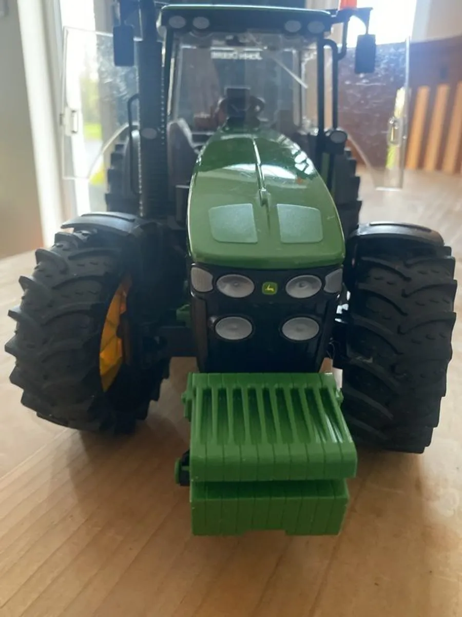 John Deere tractor, box and loader - Image 3