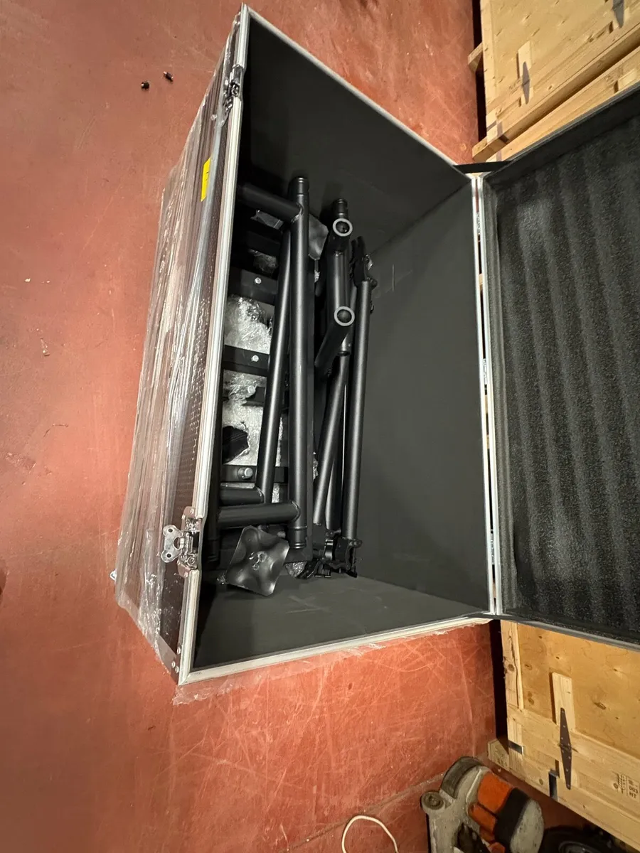 LARGE MULTI PURPOSE HIGH QUALITY FLIGHT CASE - Image 3