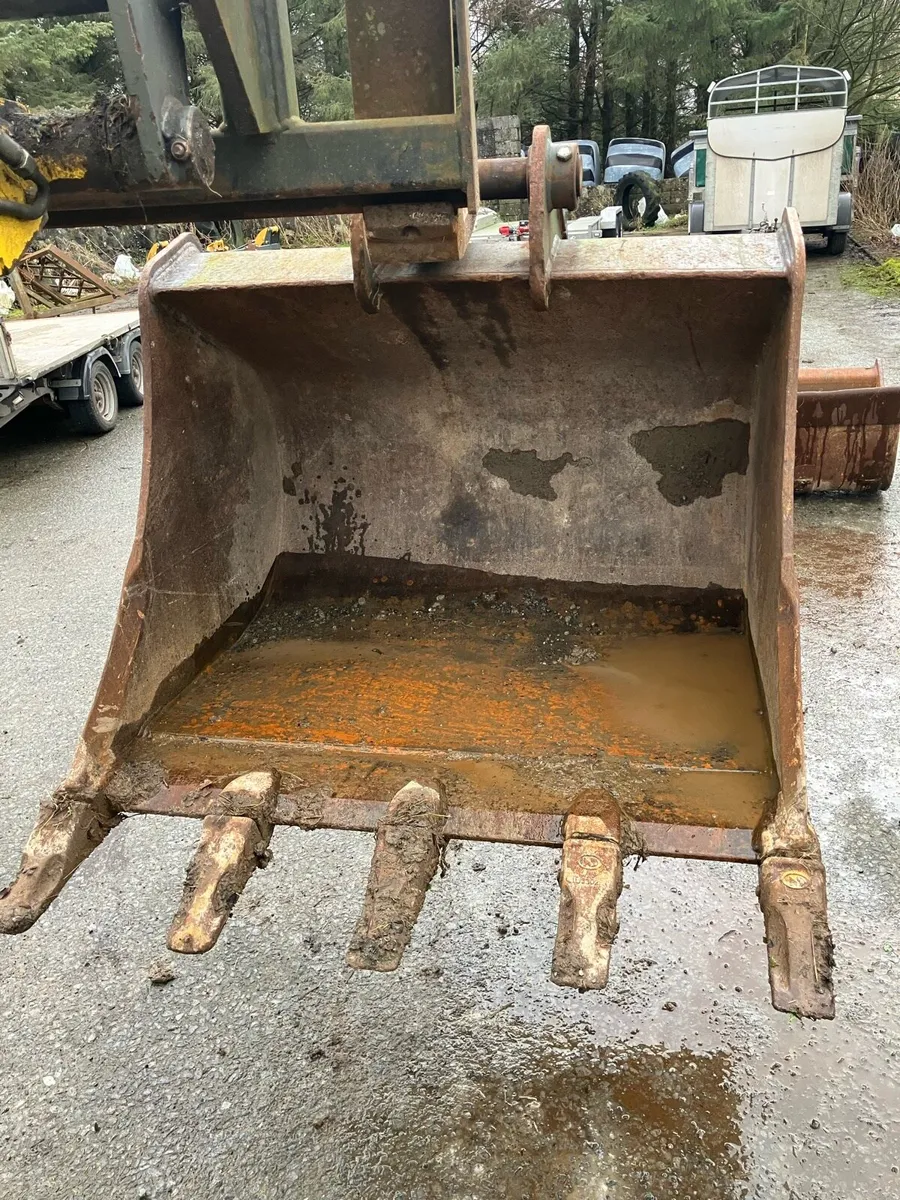 4ft Tusk digging bucket - Image 1