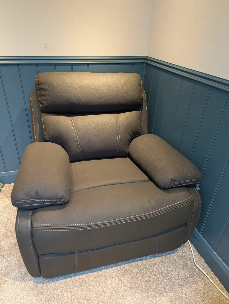 Electric recliner sofa - Image 3