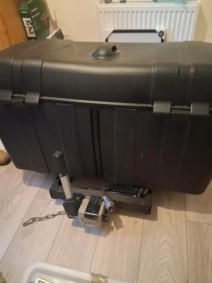 Dog transport box - Image 1