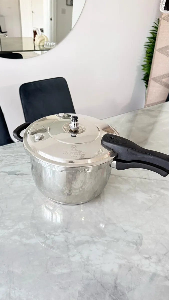 Pressure cooker steel very good quality - Image 1