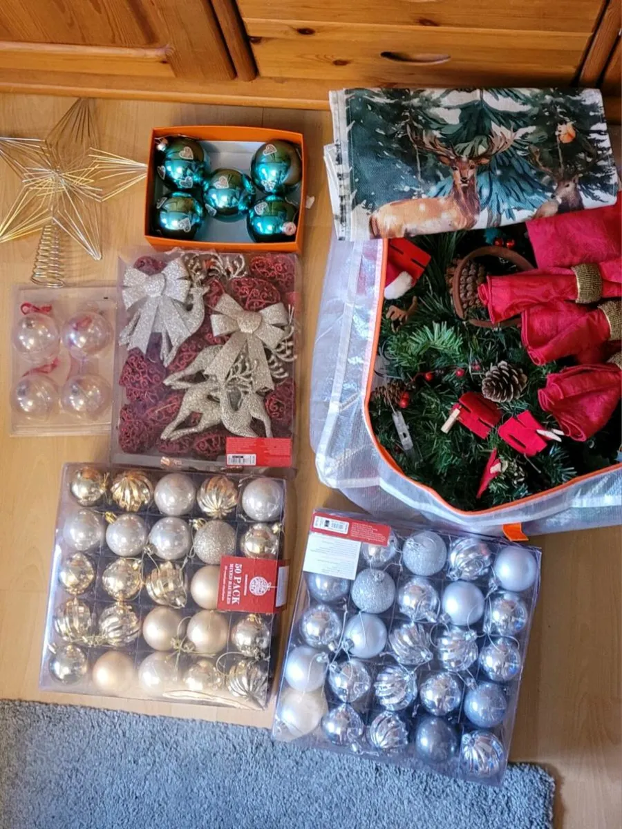 Free to a good home: Christmas Decor Lot