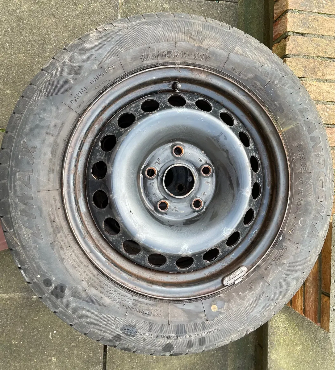 4 x Car Wheels and Tyres (15 inch) - Image 3