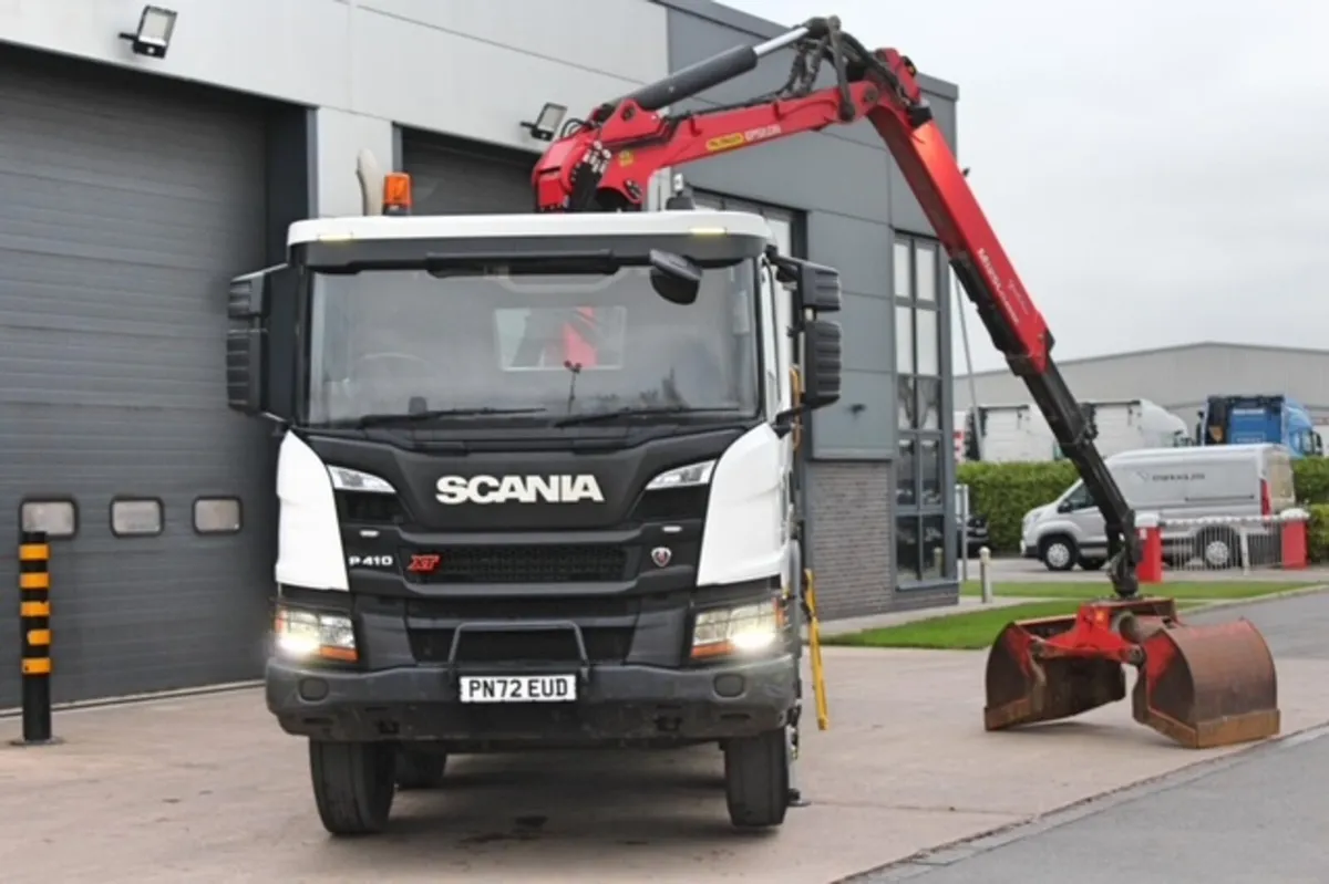 2022 SCANIA P410 XT 8X4 TIPPER GRAB - Image 2