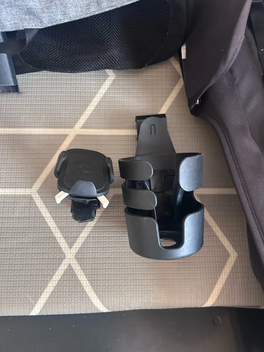 Stunning bugaboo donkey duo pram - Image 4