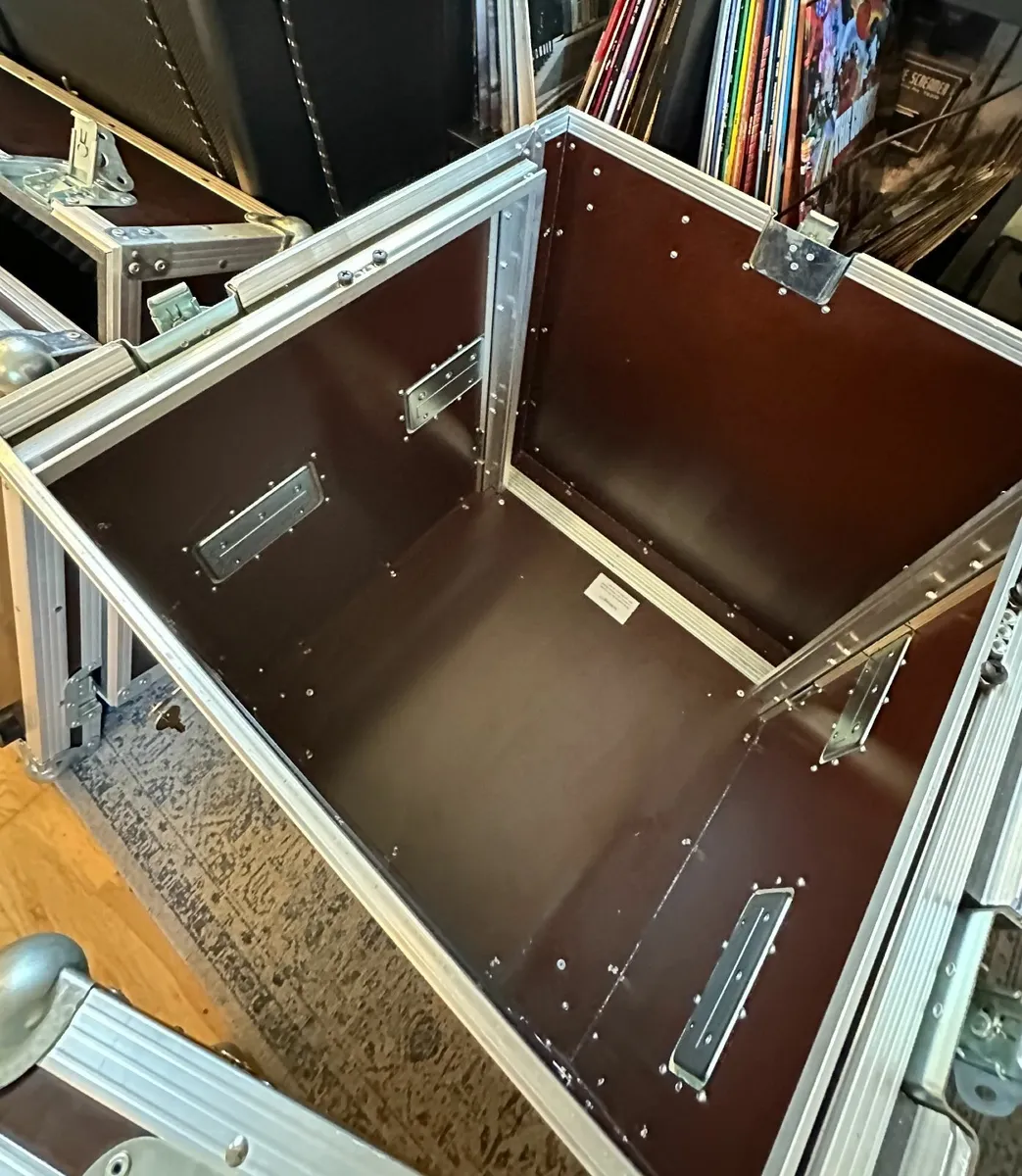 Music Rack 12 u with Service Hatch by Thon - Image 3