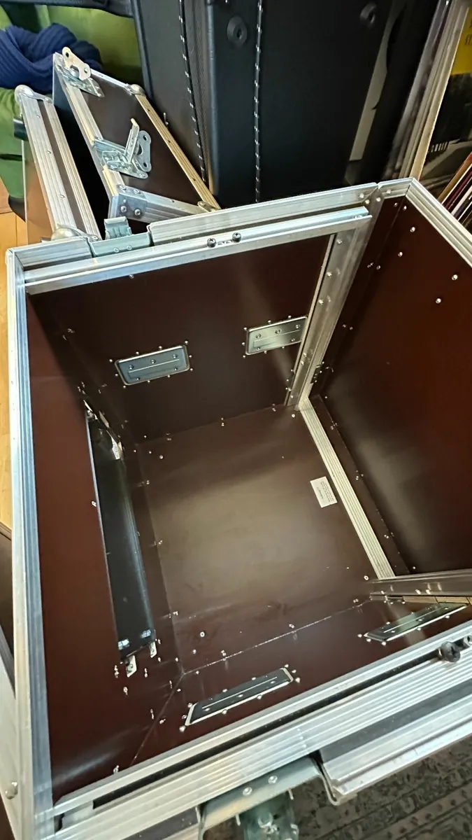 Music Rack 12 u with Service Hatch by Thon - Image 4