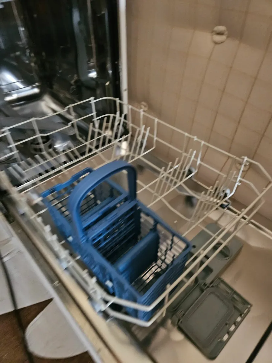 Indesit Slimline Dishwasher - Image 4