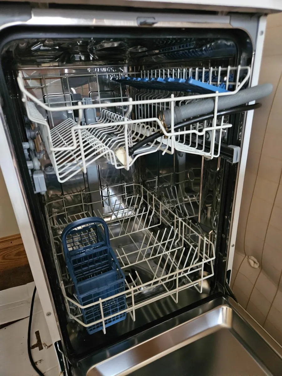 Indesit Slimline Dishwasher - Image 3