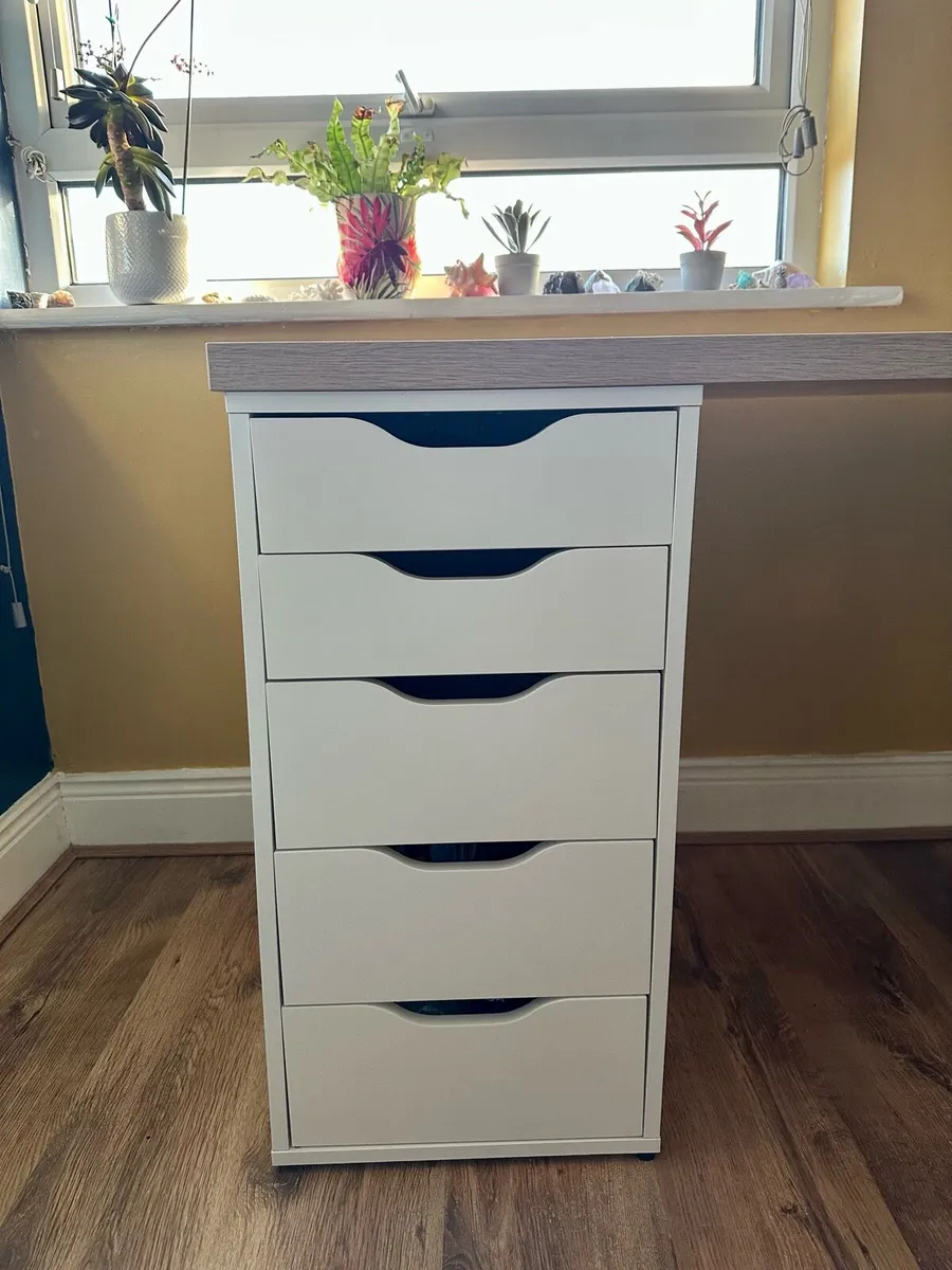 NEW Desk (assembled, like NEW) - Image 2