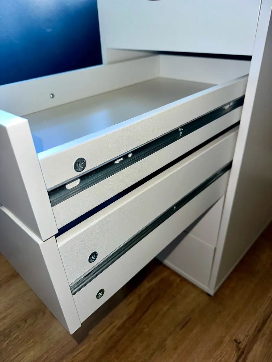 NEW Desk (assembled, like NEW) - Image 3