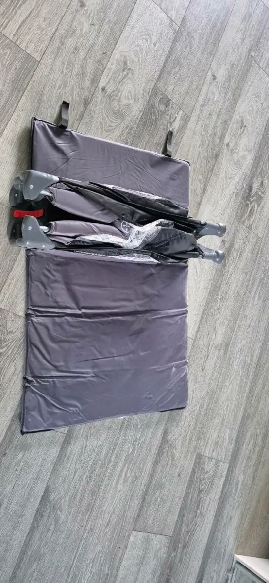 Travel Cot - Image 2